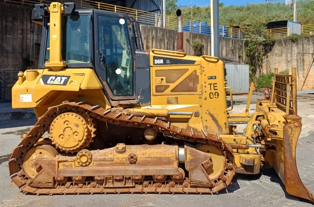 Trator de esteira Caterpillar D6NXL 2017