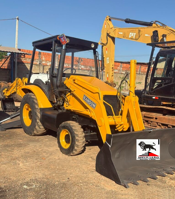 Retroescavadeira Randon RD406 4x4 2013