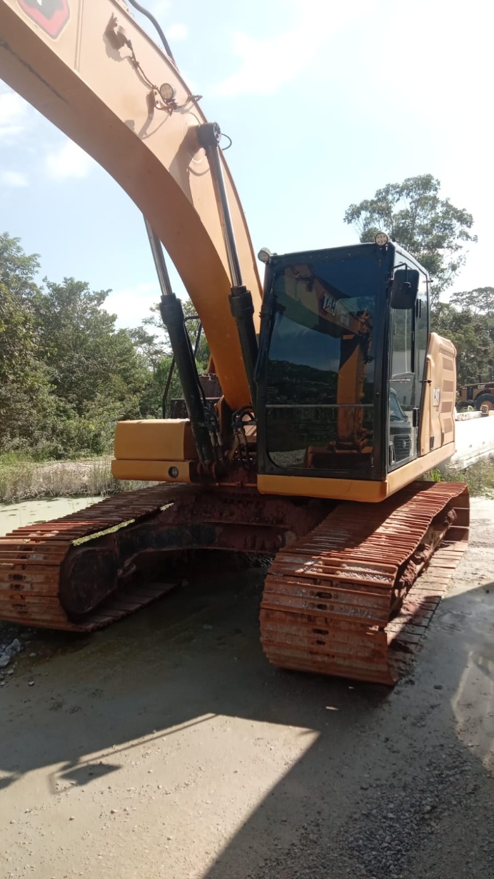Escavadeira Caterpillar 320 2020