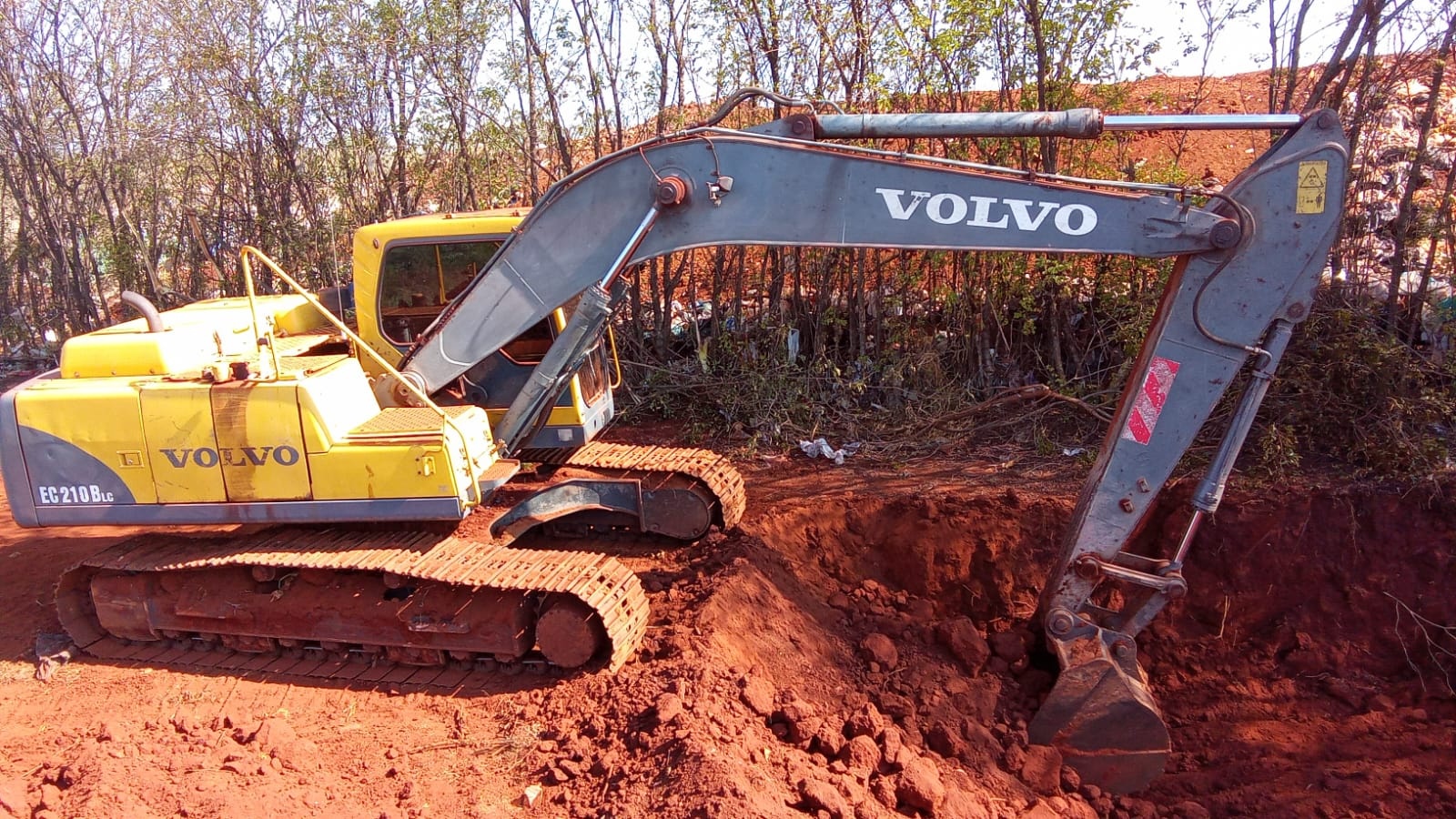 Escavadeira Volvo EC210B 2008