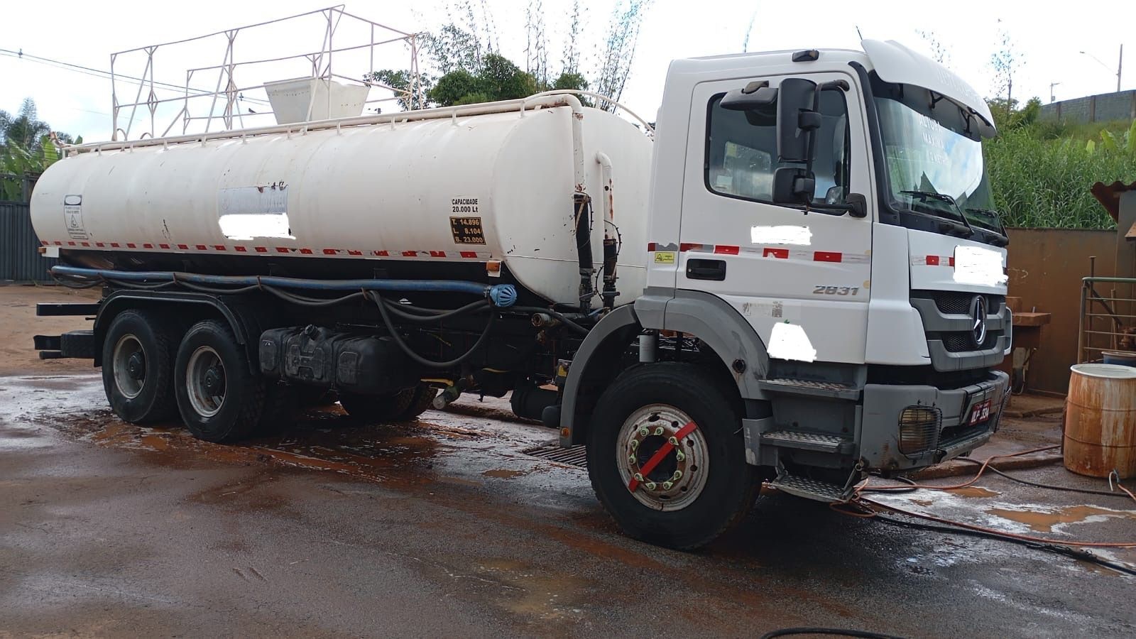 Caminhão Mercedes Benz MB2831 2013