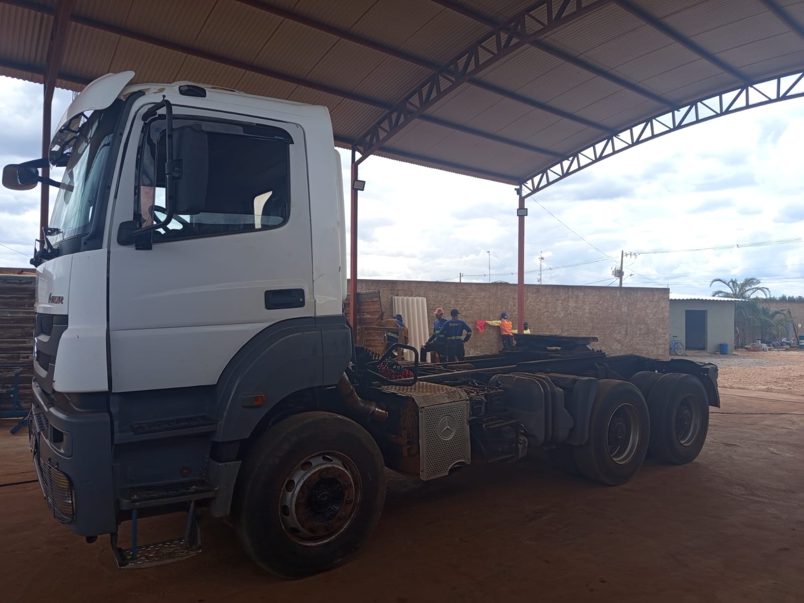 Caminhão Mercedes Benz axor 3344 2017