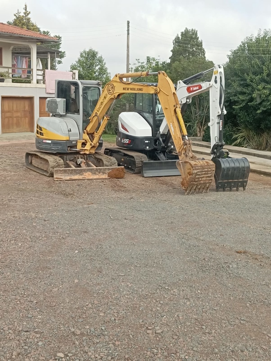 Mini Escavadeira New Holland E50 2011