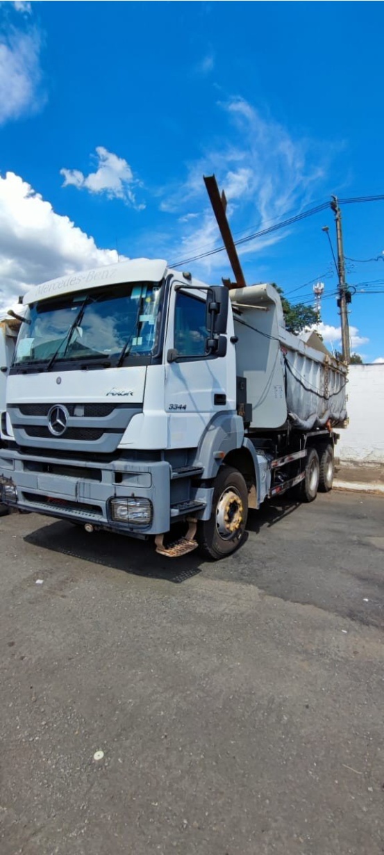 Caminhão Mercedes Benz AXOR 3131 6X4 2020