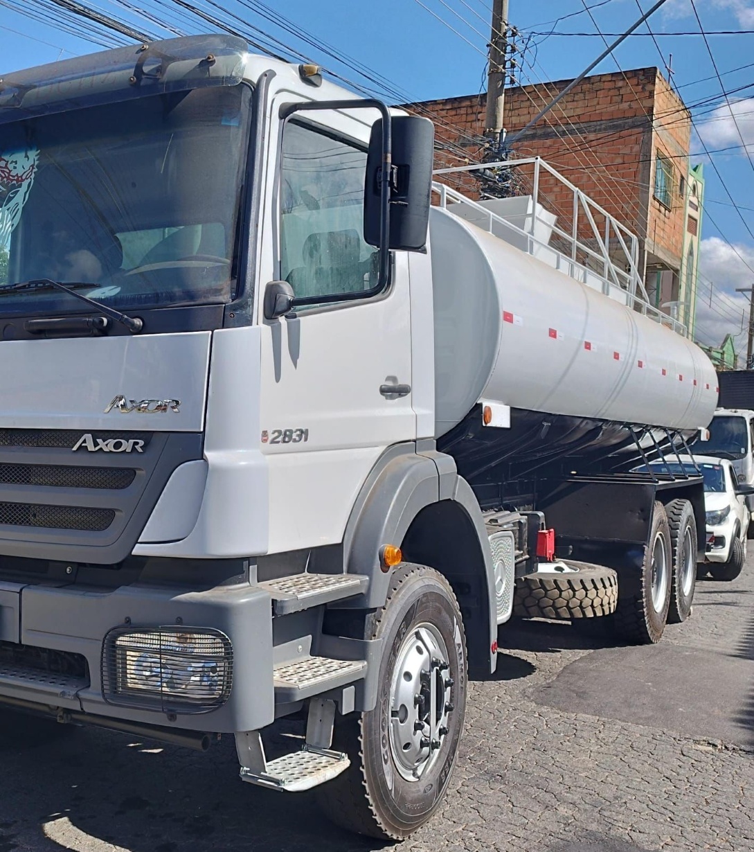 Caminhão Mercedes Benz MB2831 2012