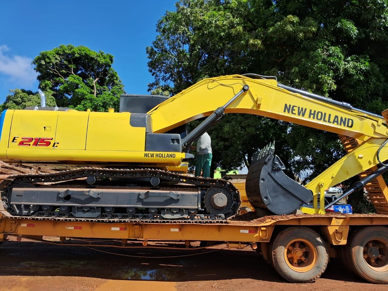 Escavadeira New Holland 215 LC 2016