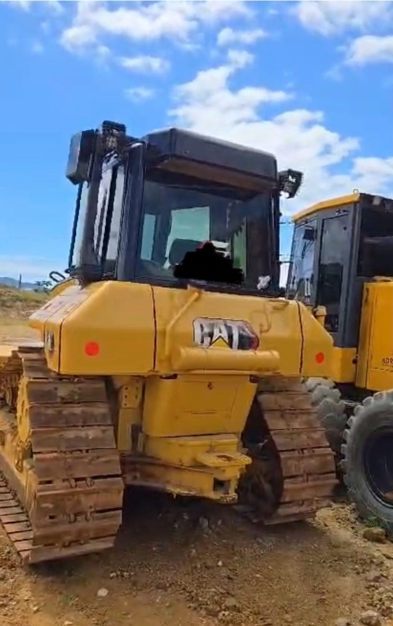 Trator de esteira Caterpillar D6N 2012