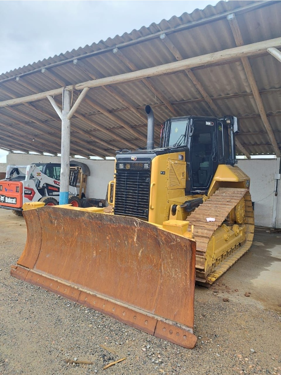 Trator de esteira Caterpillar D6N 2013