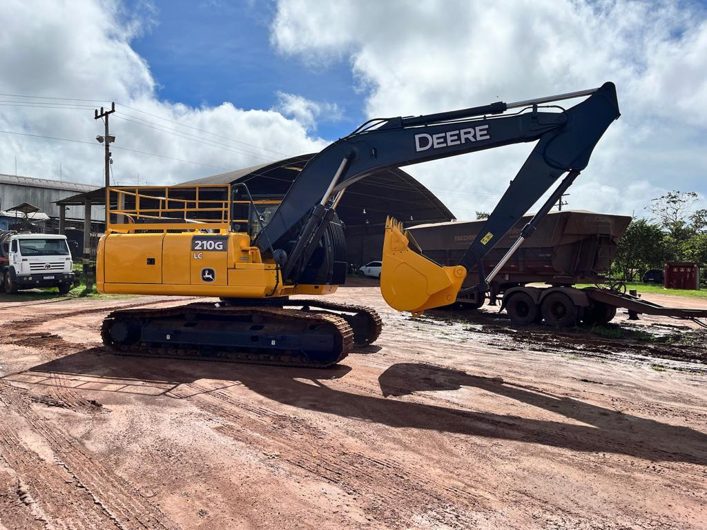 Escavadeira John Deere 210G 2015