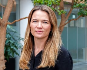 Portræt af Bodil Liv Holm, chef for beskyttelse mod digitale krænkelser