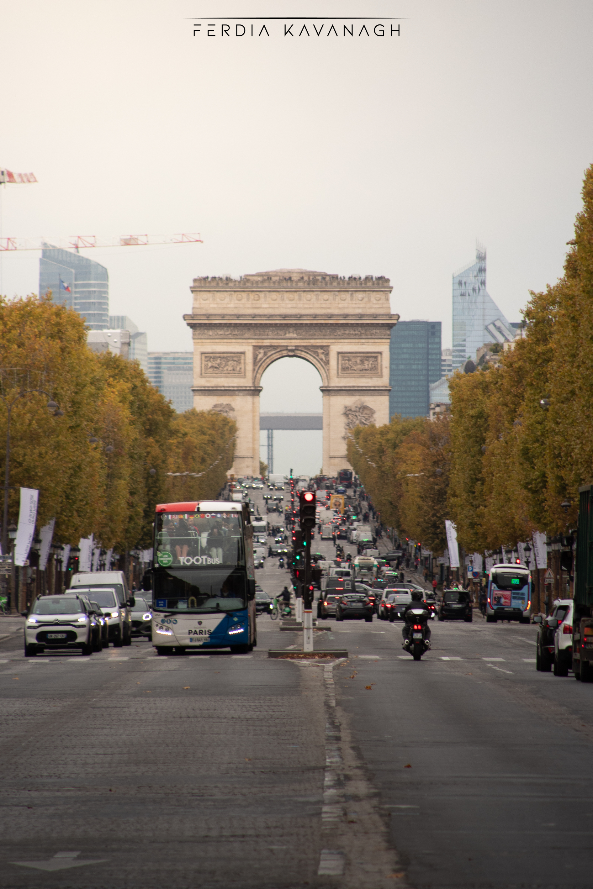 l'arc du triomphe — street photography by Ferdia Kavanagh