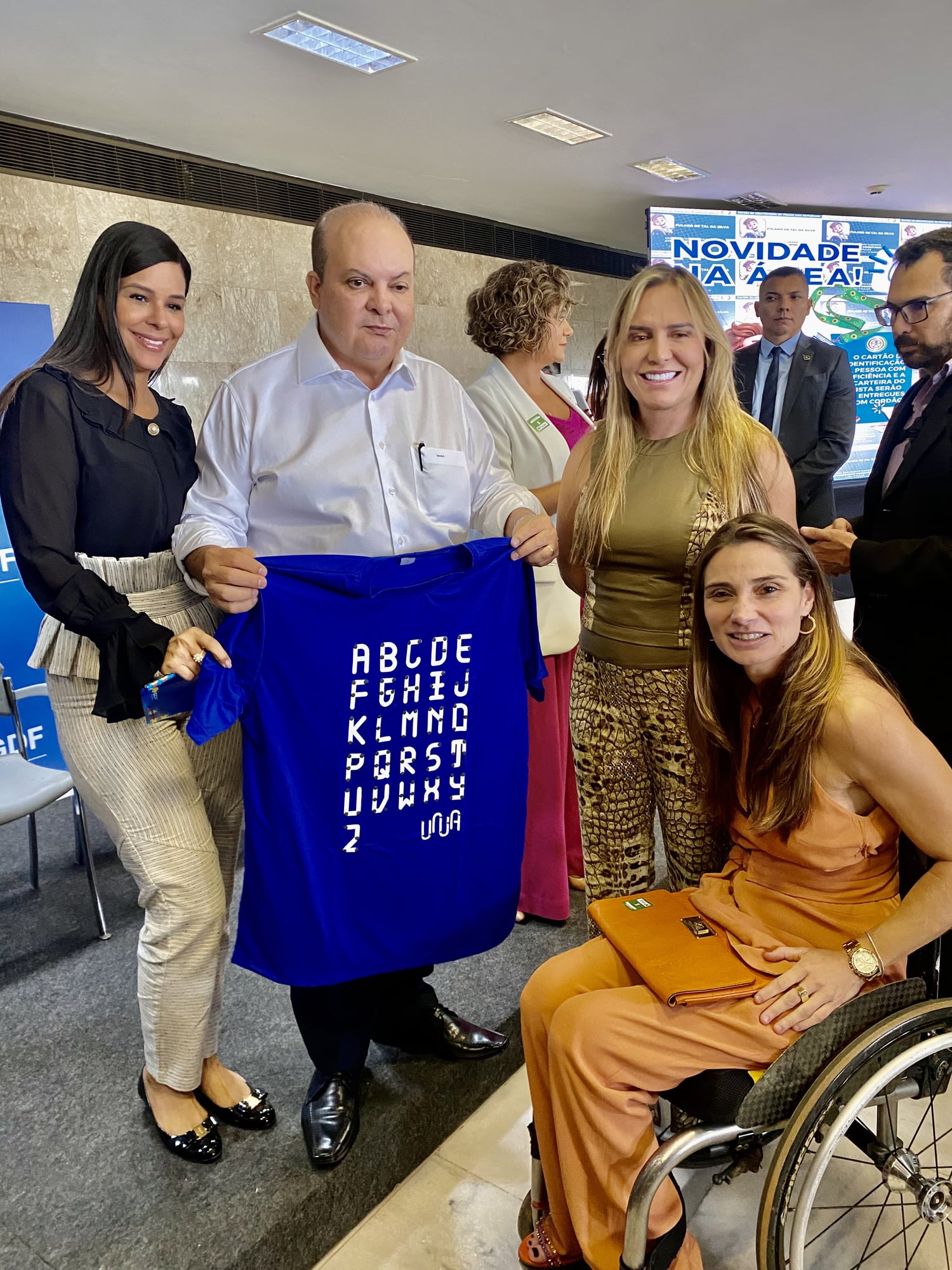Andréa Pontes ao lado de Ibaneis Rocha