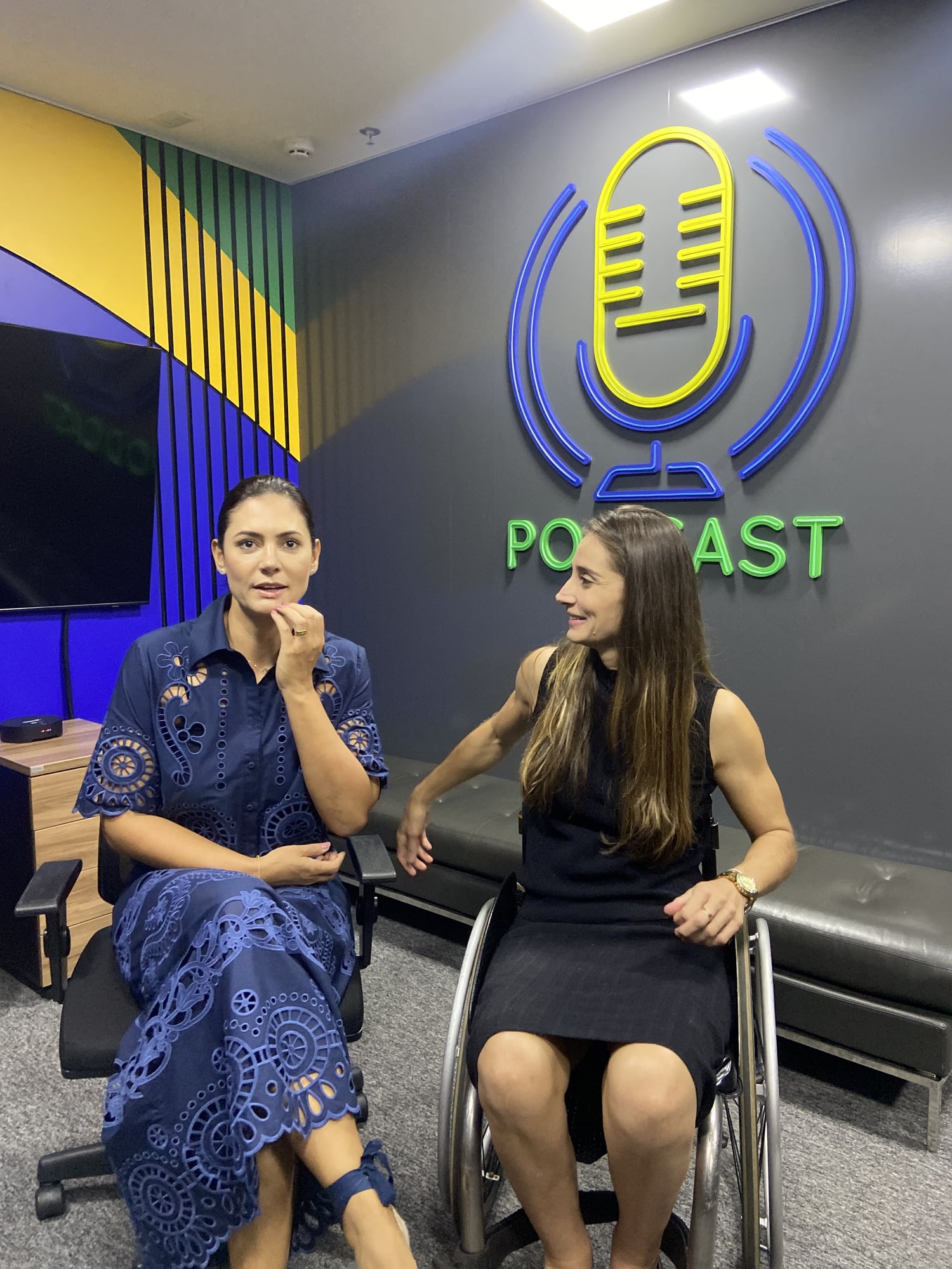 Andréa Pontes durante a gravação do podcast com Michelle Bolsonaro