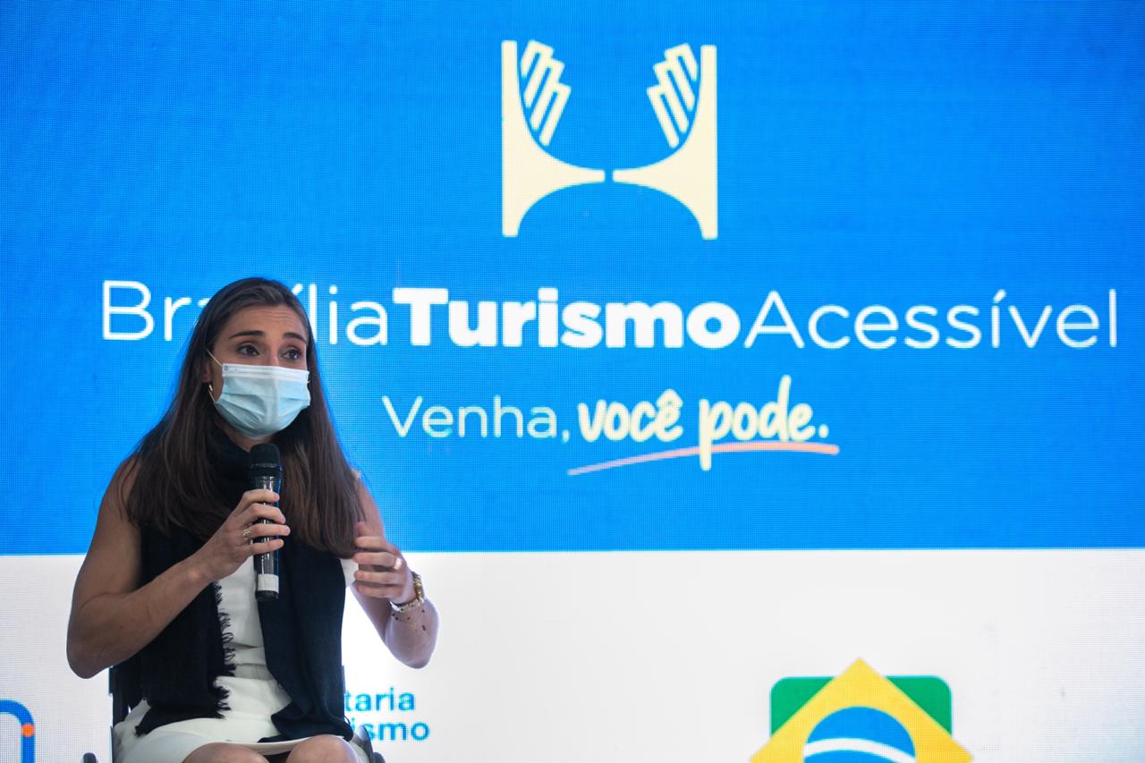 Andréa Pontes no lançamento do Guia Turístico Arquitetônico Acessível