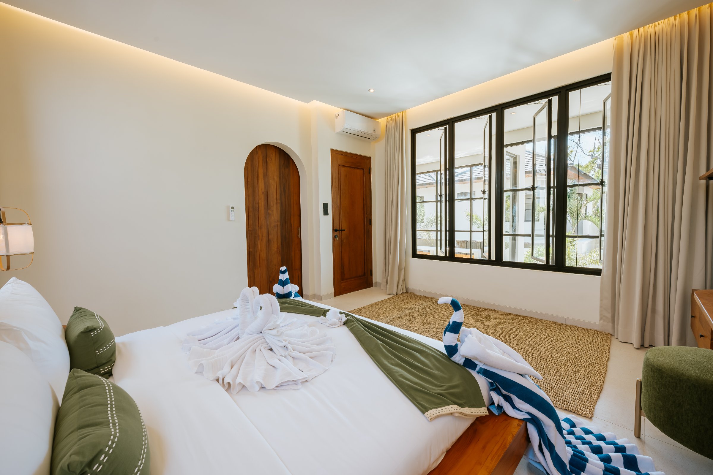 Luxury 2 Bedroom Townhouse at Thomas Beach - 4