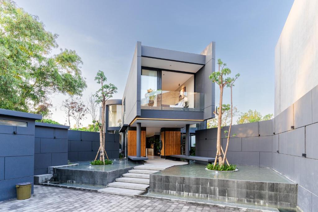 Spacious 5-Bedroom Family Villa in Pererenan