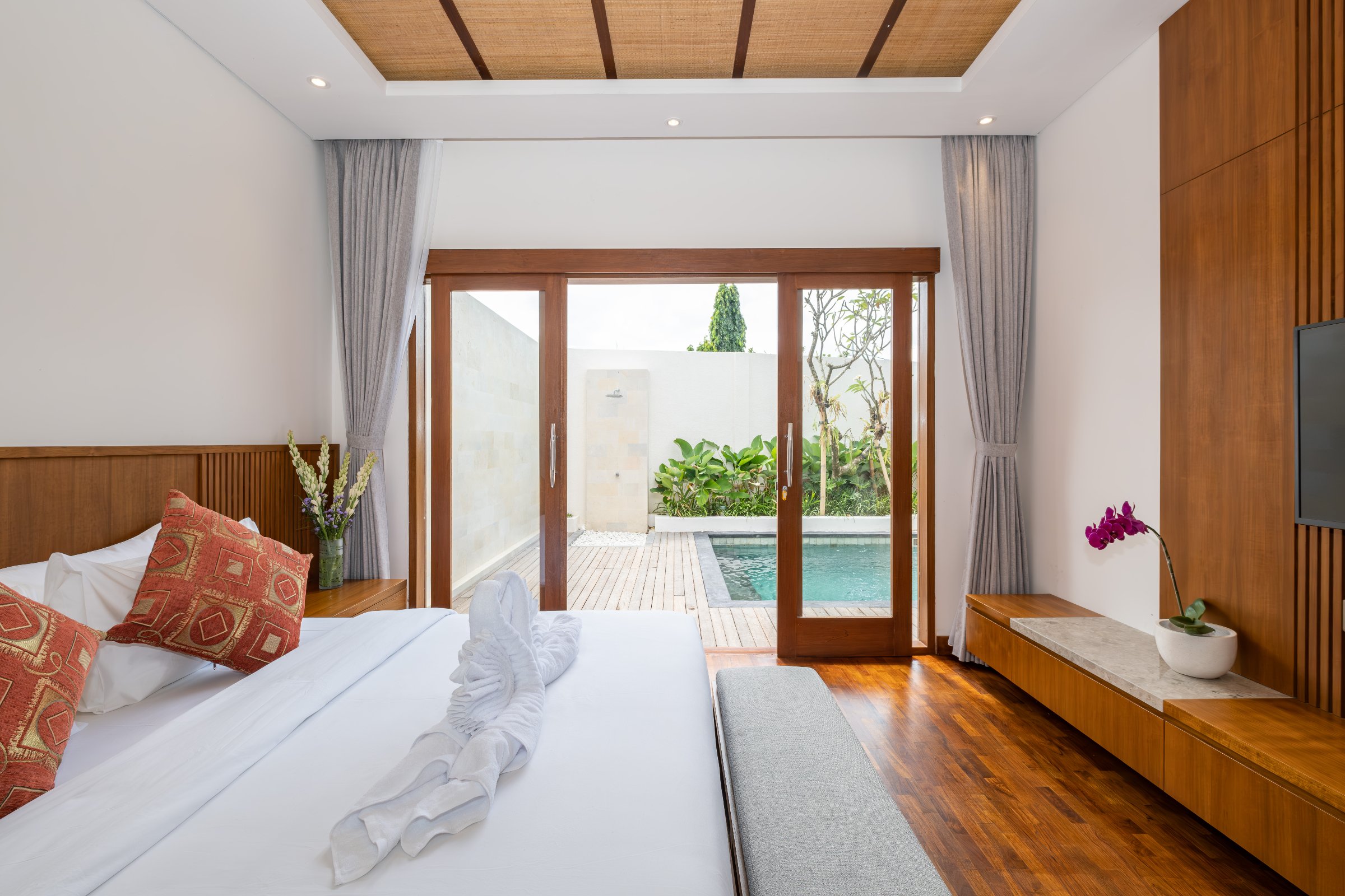 Elegant 3+1 Bedroom Freehold Villa in Seminyak  - 2