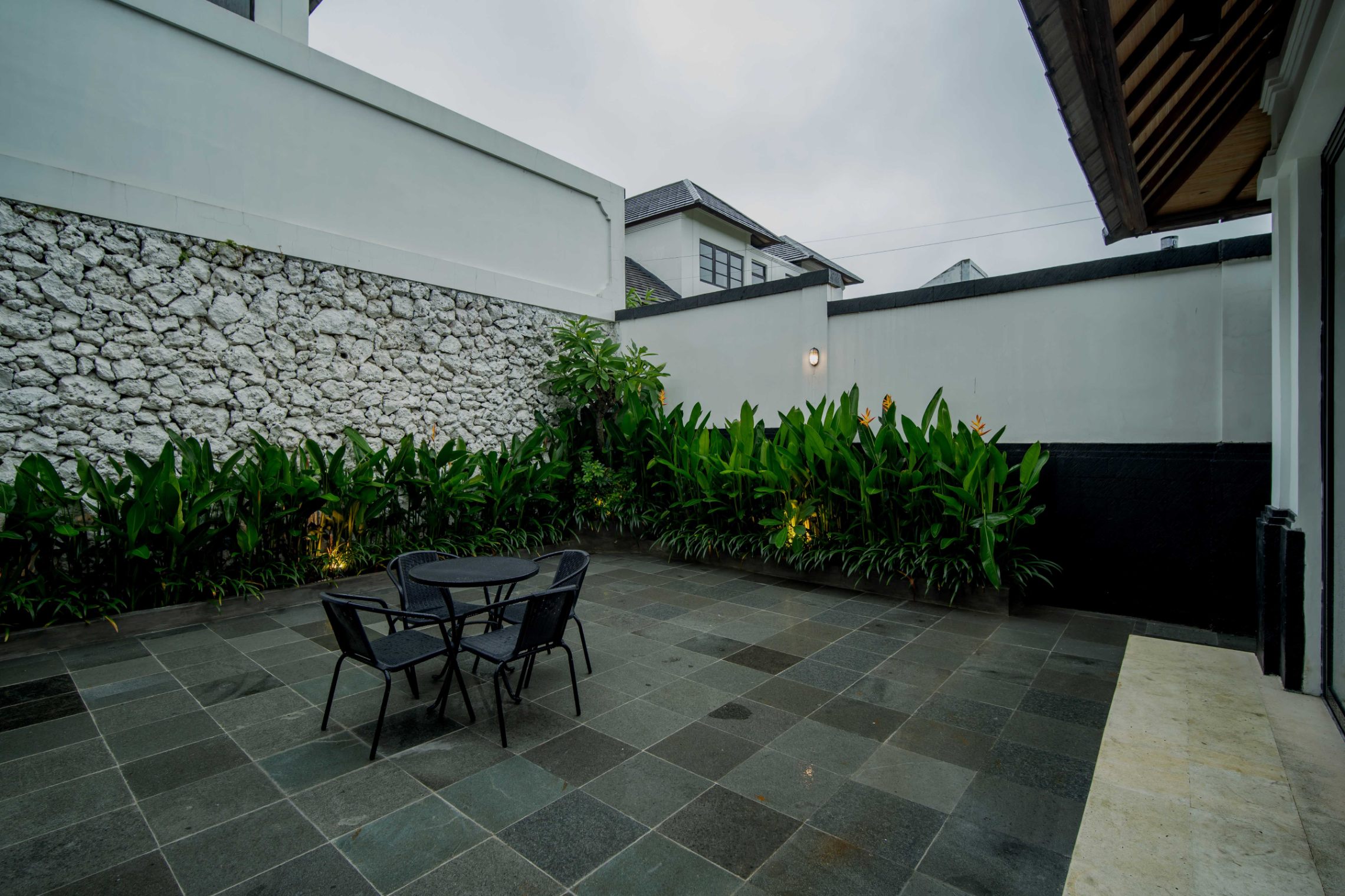 2 Bedroom Modern Villa integrated with 4-star resort in Jimbaran - 2