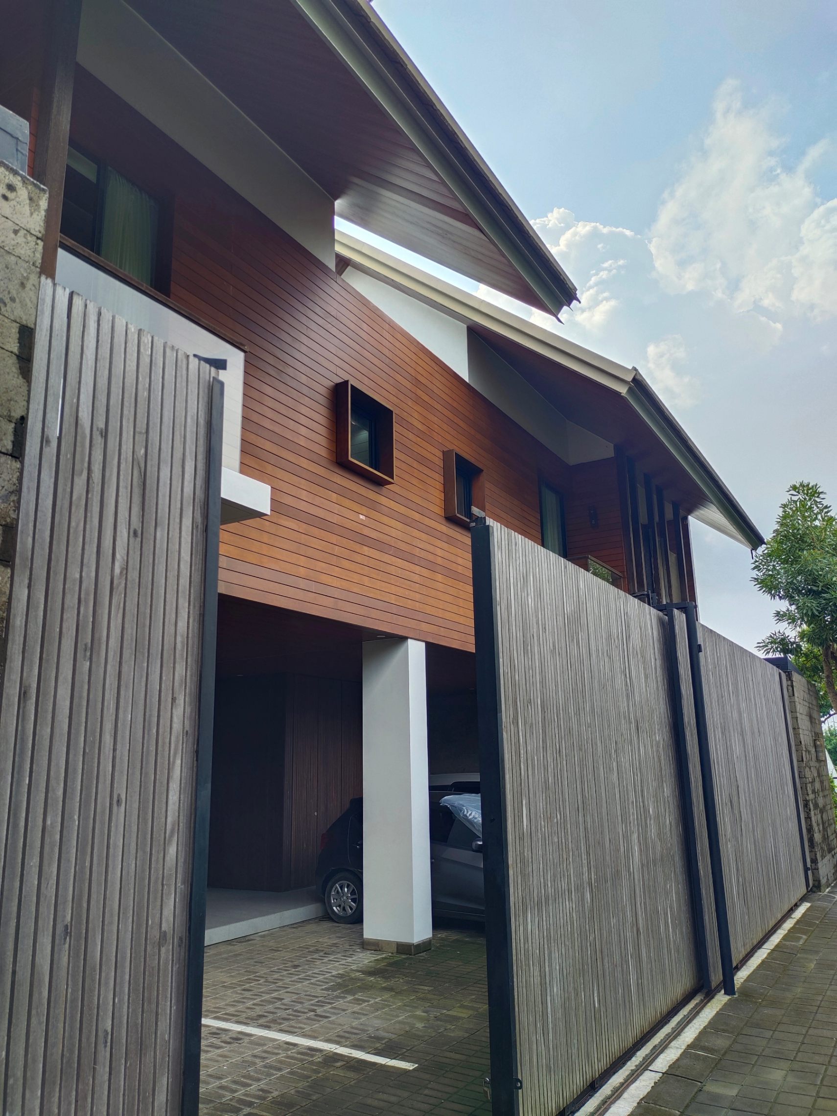 Spacious Luxury 4 Bedroom Freehold Villa in Sanur  - 3