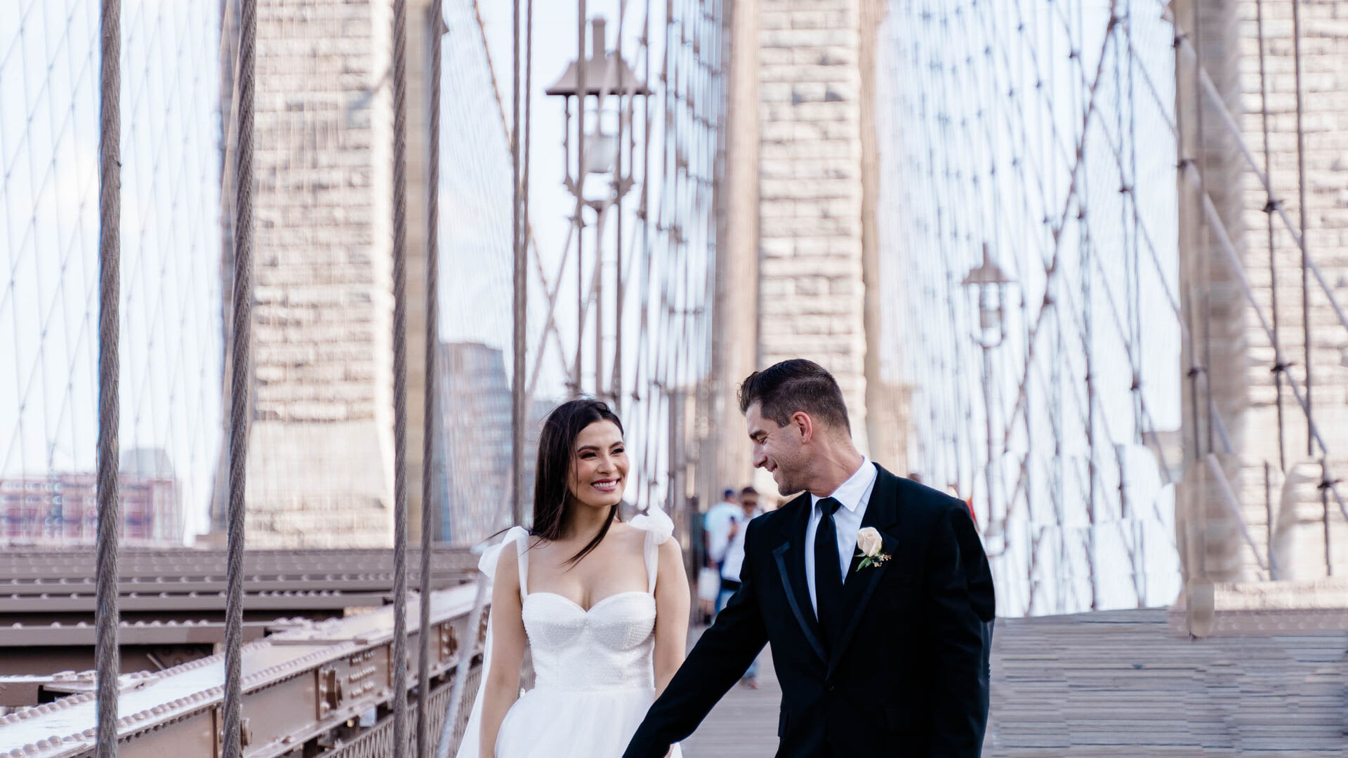 Couple at sweetheart table