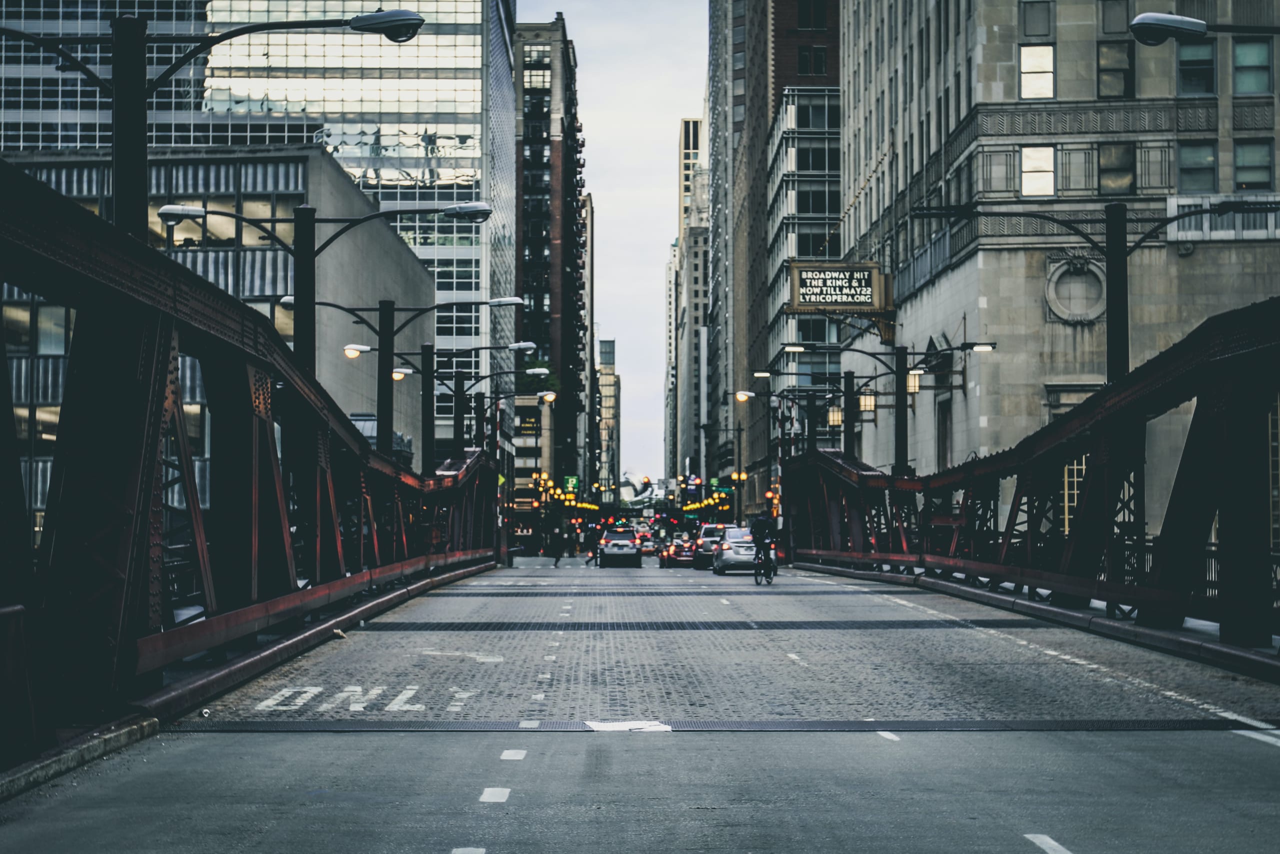 Zakup i posiadanie mieszkania w Chicago związane jest z pewnymi kosztami które warto przeanalizować. Pożyczka hipoteczna na mieszkanie w centrum Chicago to tylko jedna z opłat za utrzymanie nieruchomości na którą musisz się przygotować.