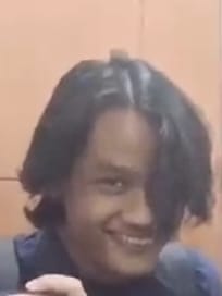 eko menatap tajam