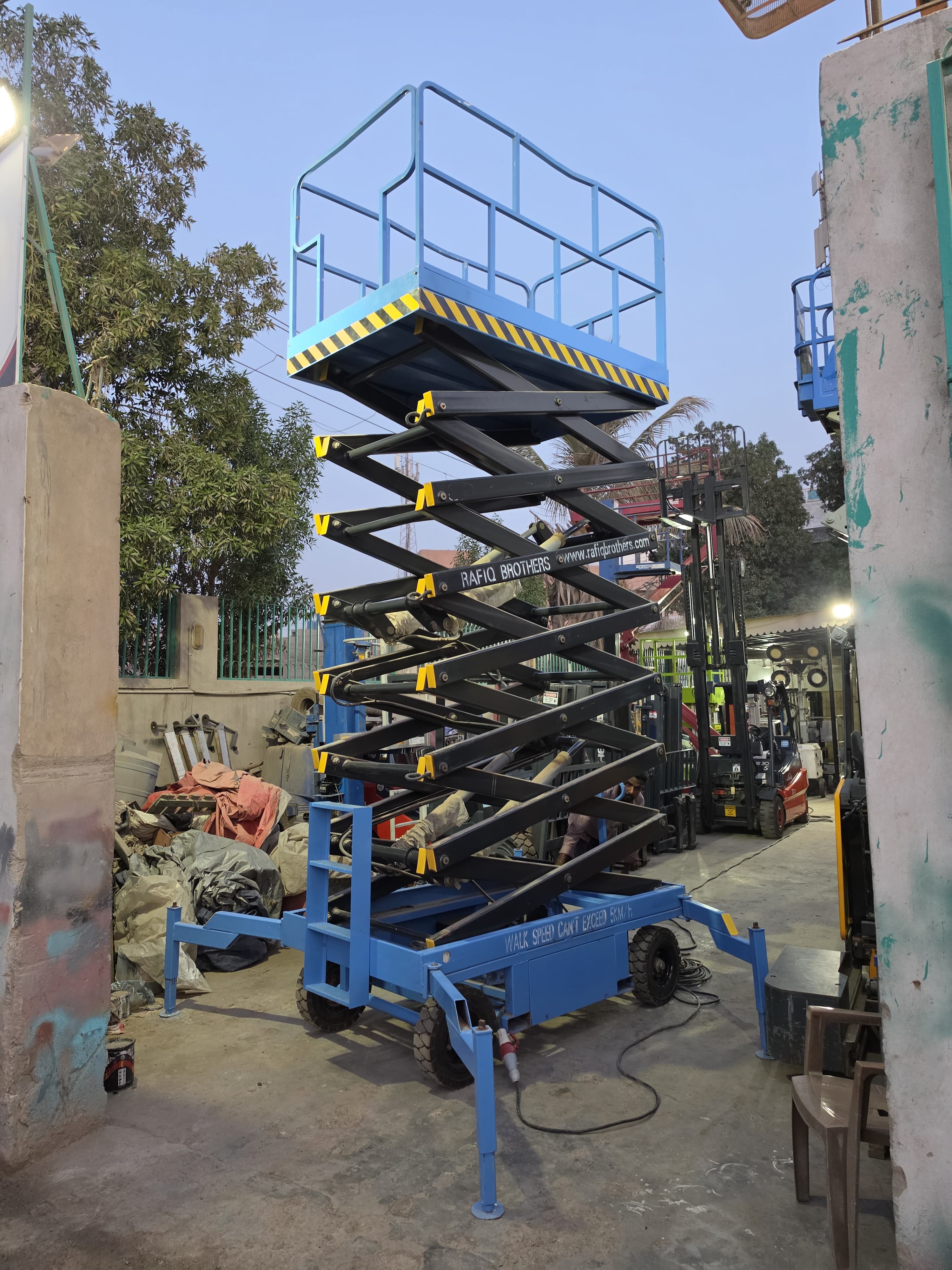 Scissor lift