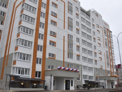Сегодня 22 семьи в Кропоткине отпраздновали радостное событие — им вручили ключи от долгожданных новых квартир
