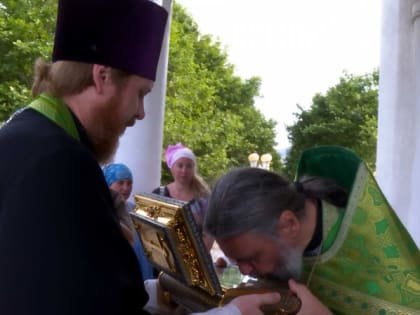 В НОВОРОССИЙСКИЙ ХРАМ ПЕТРА И ФЕВРОНИИ ДОСТАВИЛИ ЧАСТИЦУ ПОЯСА ПРЕСВЯТОЙ БОГОРОДИЦЫ