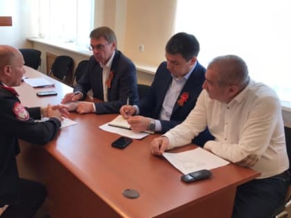 Виктор Филонов провел в мкр. Лазаревское прием граждан