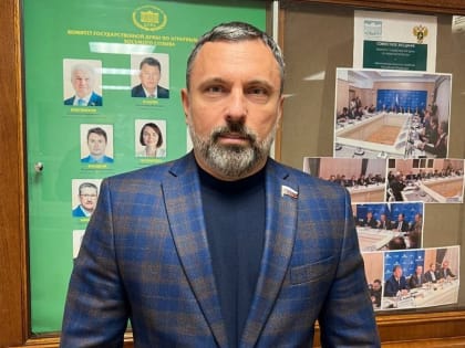 Депутат Госдумы Дмитрий Лоцманов перечислил условия передвижения тракторов и комбайнов по дорогам общего пользования
