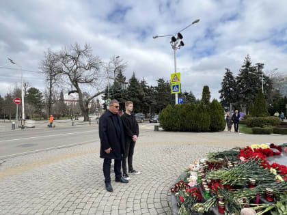 Председатель Совета МО в Прикубанском округе Краснодара Владислав Кузнецов почтил память погибших