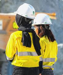 Contoh lowongan kerja berwarna hitam dengan latar putih, berbentuk persegi panjang horizontal