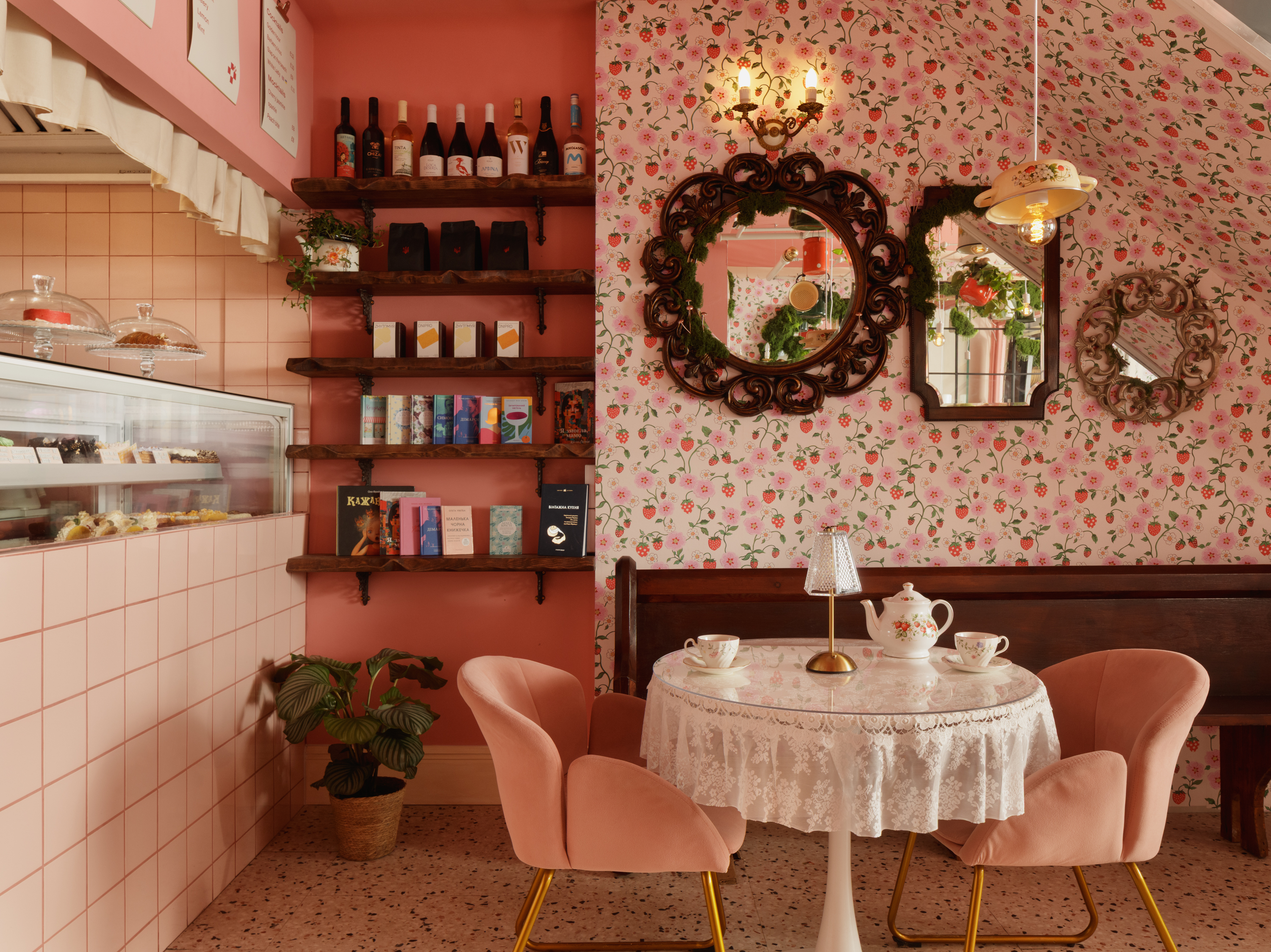 Cream Dream Cafe interior with welcoming atmosphere and beautiful decor