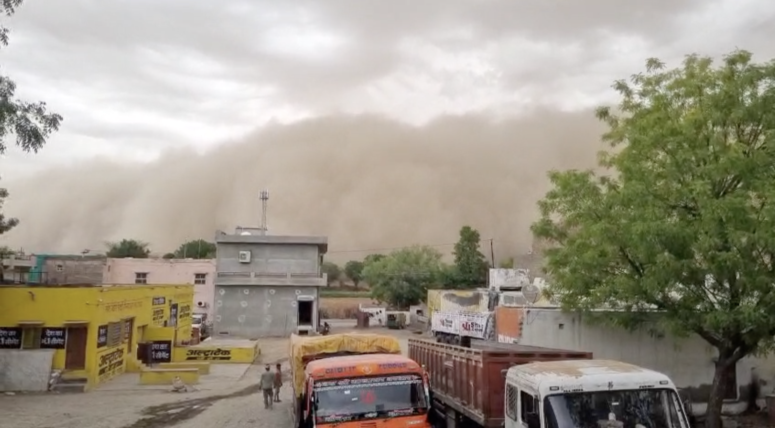 रतनगढ़ (राजस्थान) में धूल भरी आंधी का कहर!