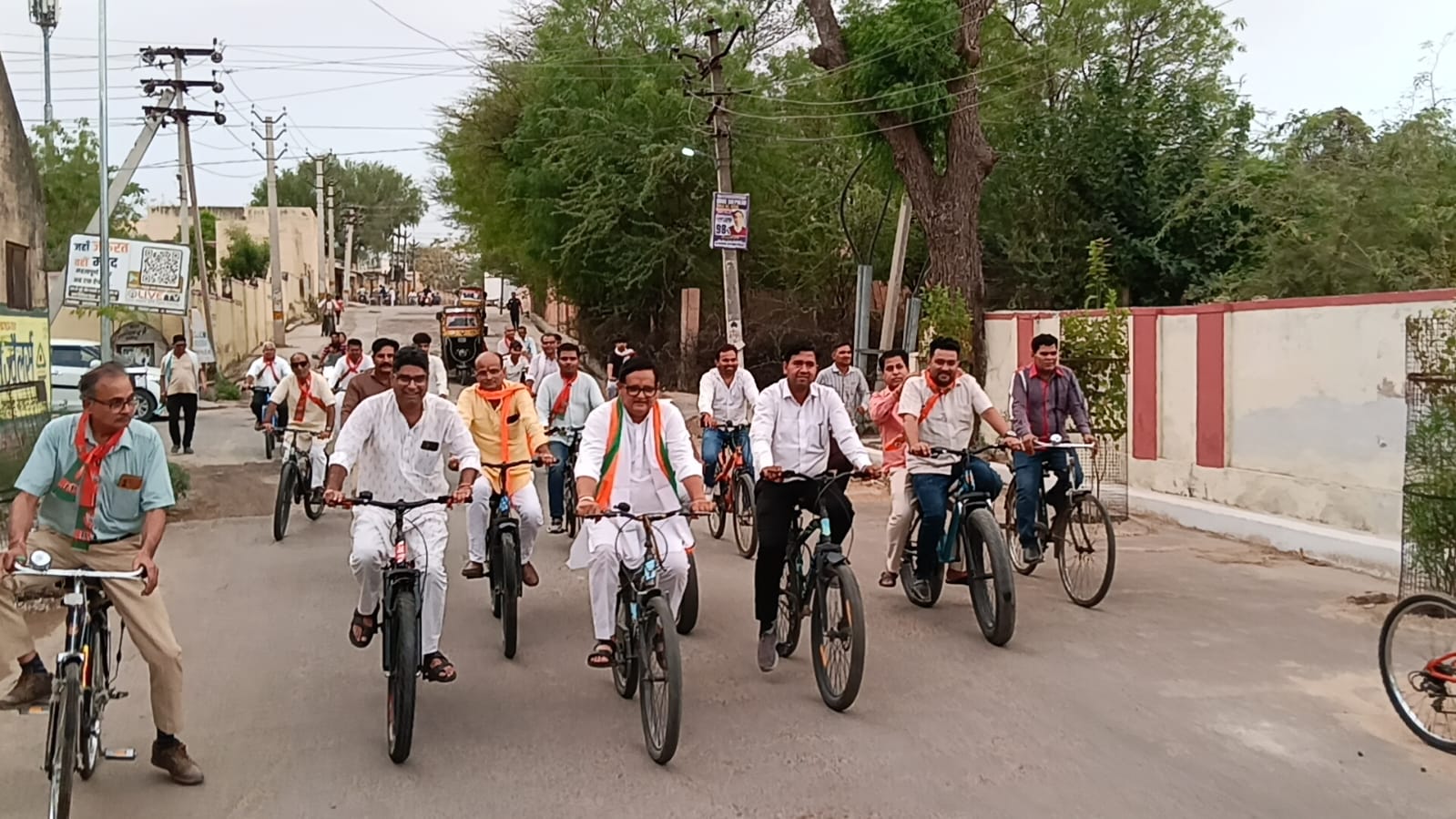 प्रधानमंत्री मोदी के आह्वान को आत्मसात कर भाजपाइयों ने निकाली साइकिल रैली, पक्षियों के लिए लगाए परिंडे
