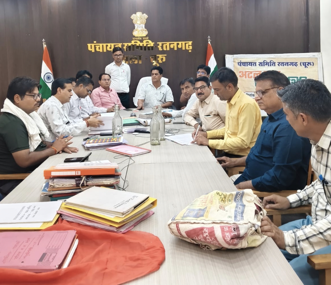 जांच दलों ने की विद्यालयों के कार्मिकों की सेवा पुस्तिकाओ की जांच 