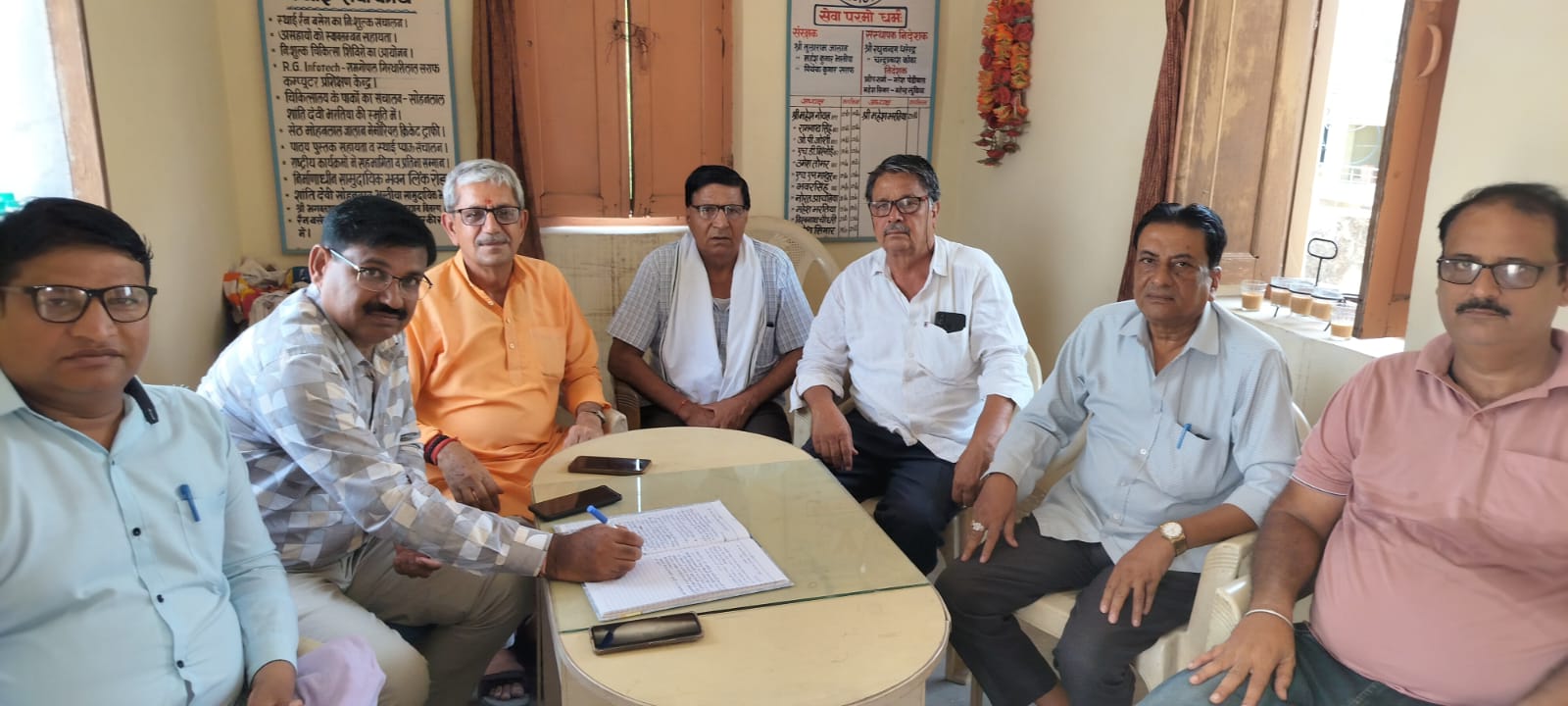 दी यंग्स वेलफेयर सोसायटी के 40 वे स्थापना दिवस की पूर्व तैयारियो को लेकर बैठक आहूत 
