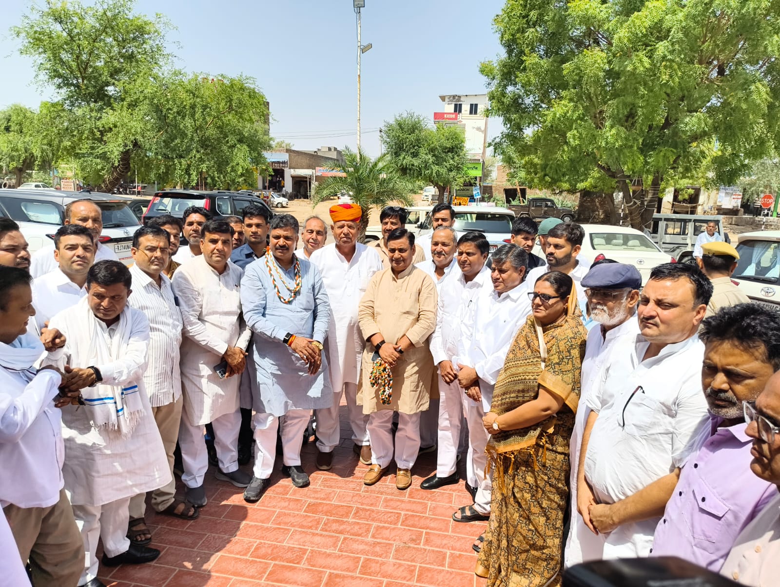 रतनगढ़ पहुंचने पर  प्रदेश कांग्रेस अध्यक्ष डोटासरा एवं नेता प्रतिपक्ष जूली का कांग्रेस जनो ने किया स्वागत