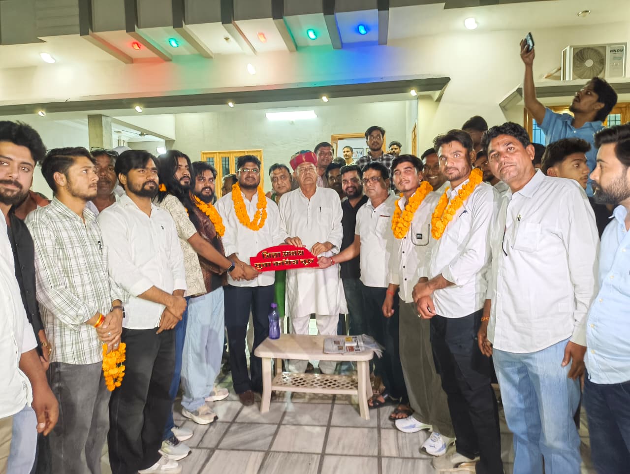युवक कांग्रेस के नवनियुक्त प्रदेश सचिव व जिलाध्यक्ष का किया स्वागत 