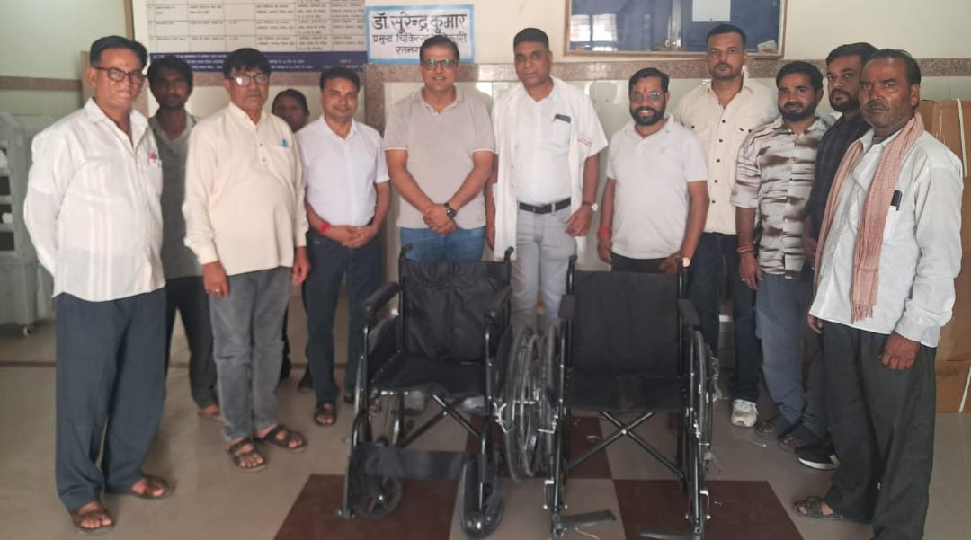  जिला अस्पताल को मिलीं दो व्हीलचेयर