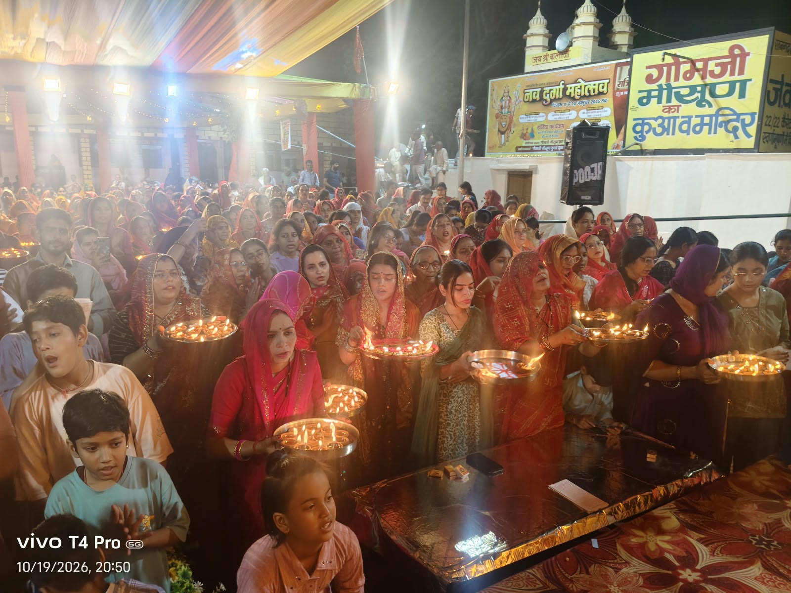 एक हजार एक सौ दीपक से हुईं माता की महाआरती 