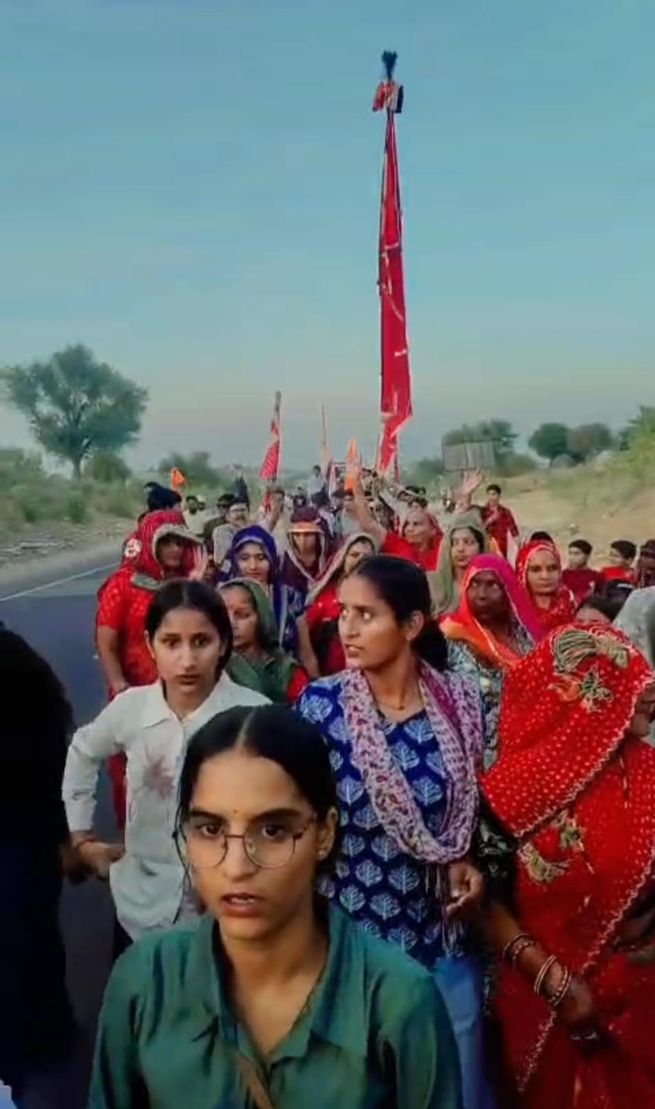 स्यानण मैया दर्शनार्थ भावो सँग सैकड़ो पैदल यात्रा हुये रवाना 
