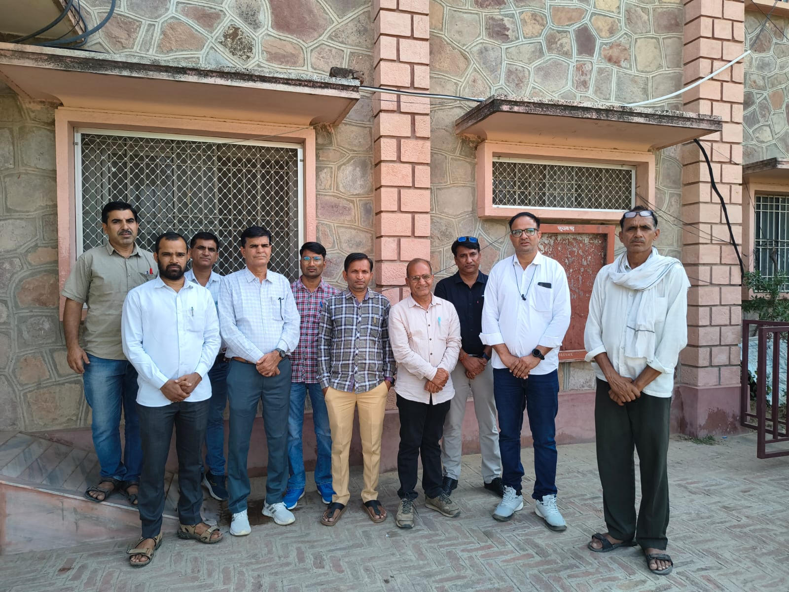  अघोषित आर्थिक आपातकाल के खिलाफ शिक्षकों ने किया भोजन का बहिष्कार