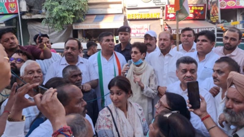 कालका में वोट बचाओ देश बचाओ अभियान के दौरान कुमारी सैलजा और कांग्रेस नेताओं के साथ जिला अध्यक्ष संजय चौहान