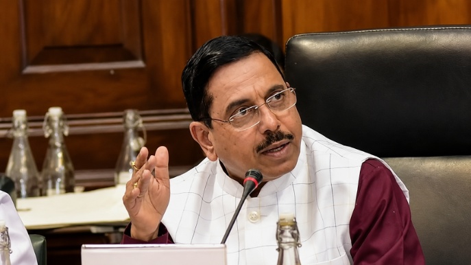 कौन हैं भारत के नए शिक्षा मंत्री प्रह्लाद जोशी? जानिए राजनीतिक सफर, शिक्षा और बड़ी जिम्मेदारियां