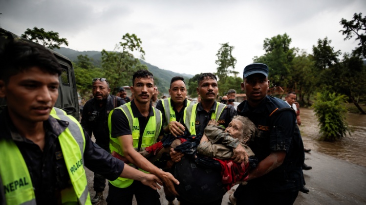 Nepal में फ्फ्ड PM Modi ने Balen Shah को फोन कर मदद की पेशकश