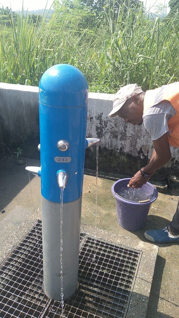 Borne-fontaine publique