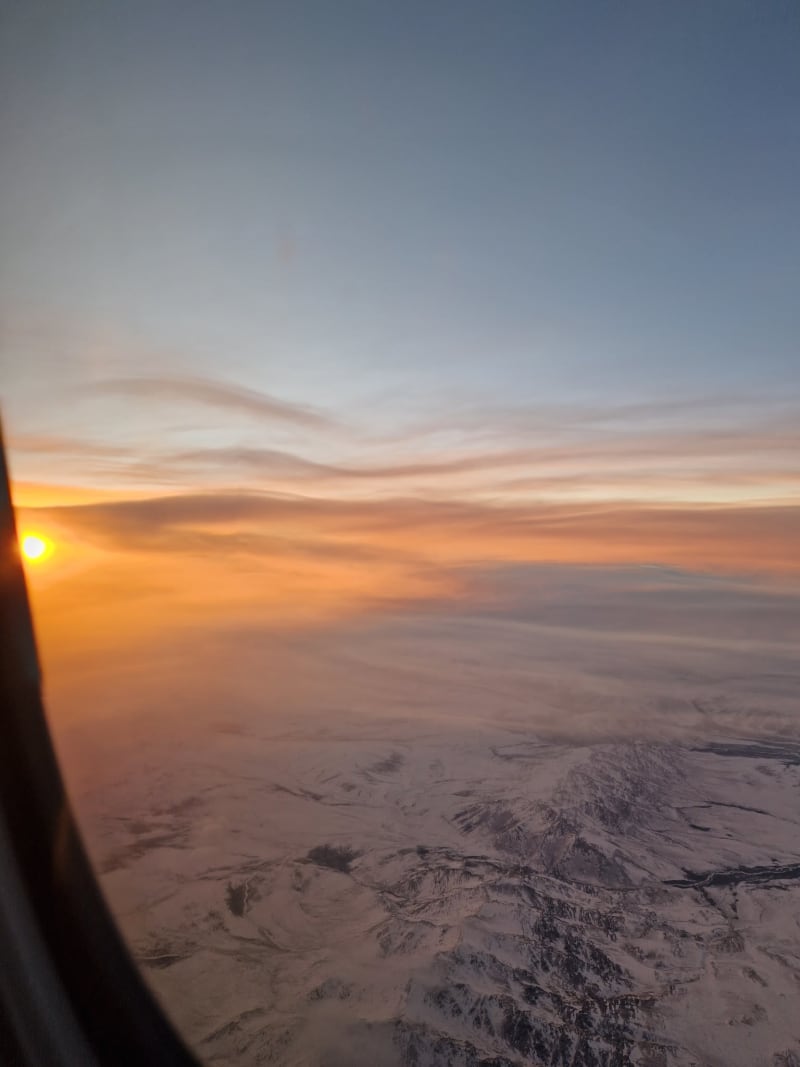 Icy sunset above Alaska ✈️🌅❄️