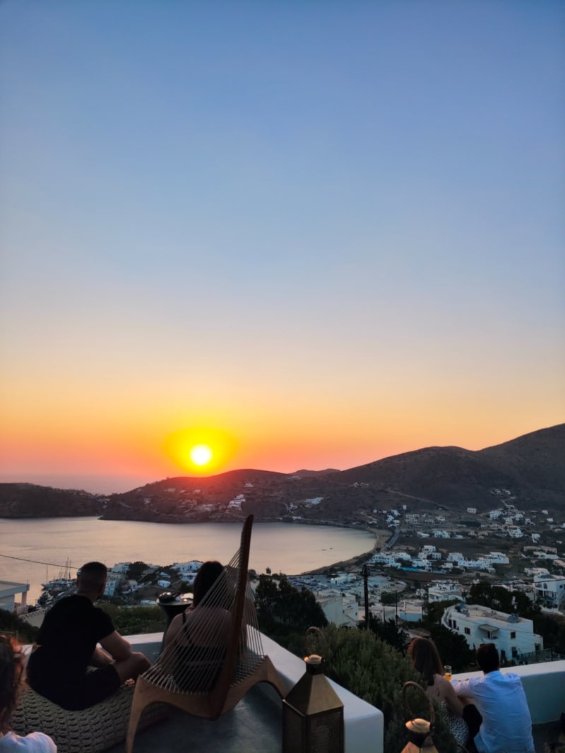 IOS CLUB - SUNSET DINING BAR